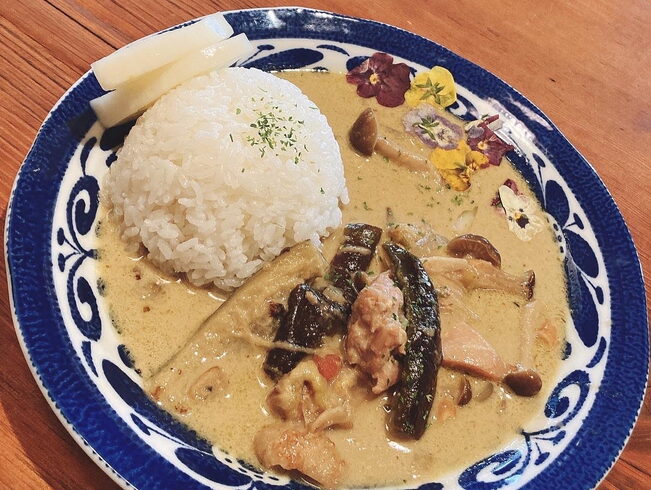 ランチ グリーンカレー「21日からお酒提供と夜営業にもどります。」