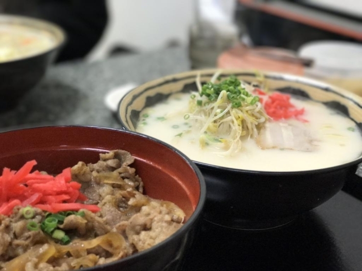 牛丼・ラーメン1000円