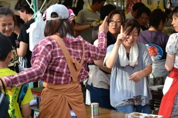 地元自治会のブースはどこも熱気を帯びています！