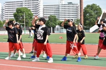 URBAN FOOTBALL LEAGUE春季トーナメント決勝戦のハーフタイムショー（2017年7月・江戸川区陸上競技場）