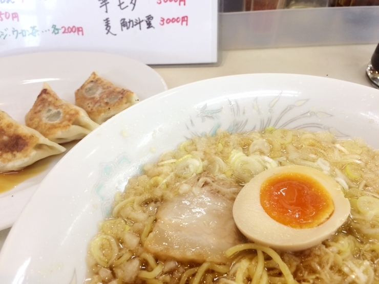 次男坊ラーメン￥730、4種類から選べるお昼のセット￥250。お得です！