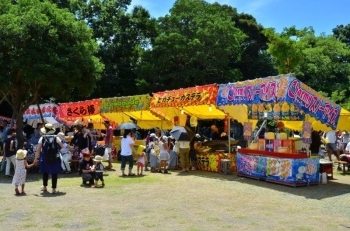 出店もたくさん出店してました