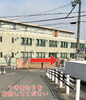 平岡東小学校を右折「店舗•駐車場のご案内【明石方面からお越しの方】」