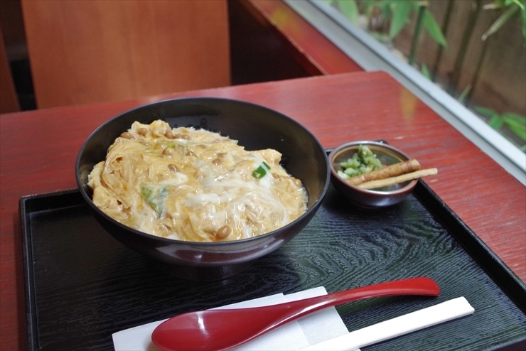 湯葉納豆丼（880円）