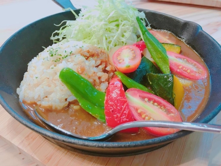 野菜カレー　（ハーフ＆ハーフ）900円