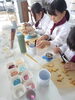 自分で作る楽しさ！デコレーション体験「夏休み特別企画「おなまえクッキー」真剣な表情とワクワクの時間でした」