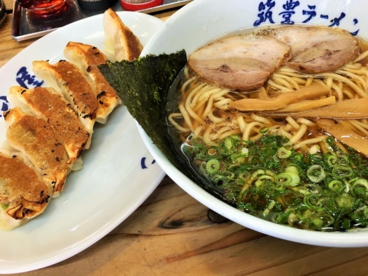 Bセットは餃子6個にごはん、ラーメンがつきます。