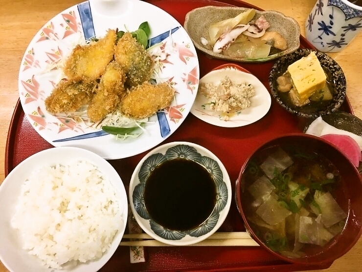 カキ・アジ・キスのフライ定食　（８５０円税込）