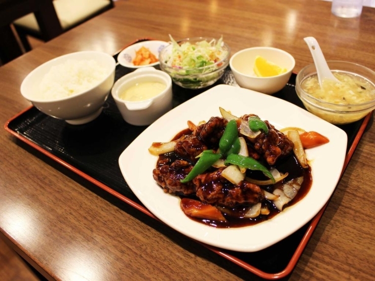 黒酢酢豚定食(850円)
