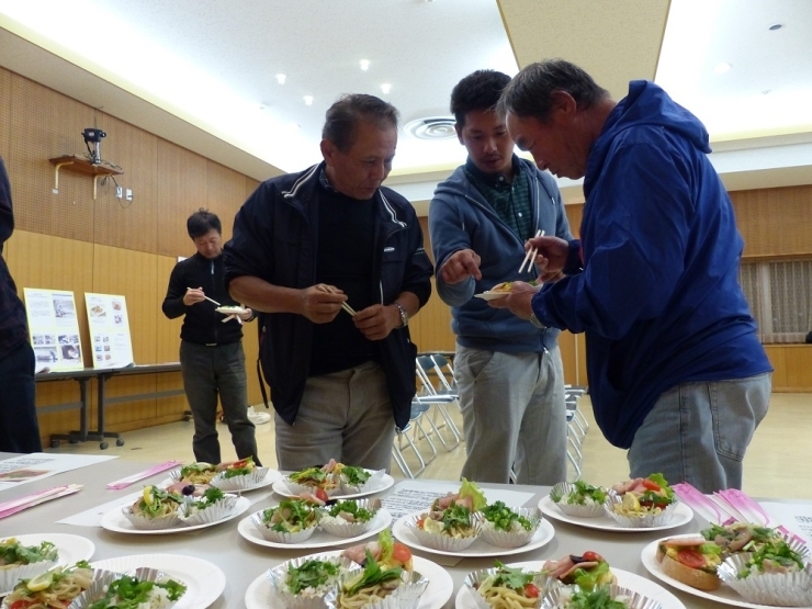 パクチー生産者の方々からは…『こんなに沢山パクチー料理ができるなんてビックリです。しかも、どれも美味しいんだよね』　とても喜んでいただいた様子です。