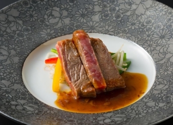 国産牛ロース肉の中華風ステーキ XO醤ソース