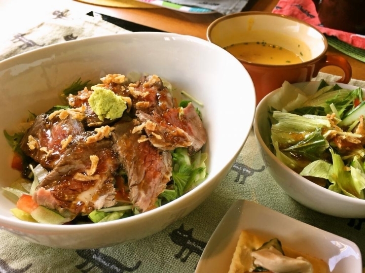 ローストビーフ丼！