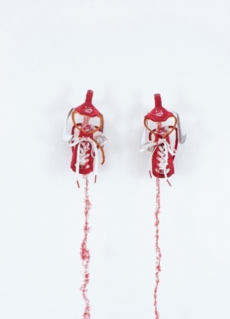 平野薫《untitled -red NIKE-》2009 高橋コレクション<br>Photo: Felix Weinold, tim|State Textile and Industry Museum Augsburg