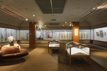 夢二郷土美術館本館では年に4回企画展も開 <br>催<br>