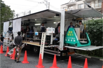 交通安全体験コーナーではシートベルト効果体験など行われていました。