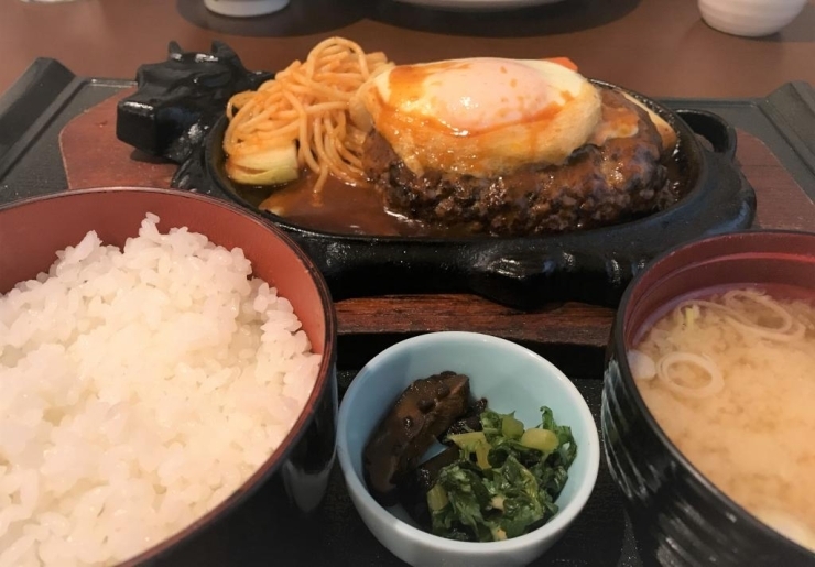 ハンバーグ定食　800円！