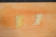 【4】生姜は皮をむきみじん切りに、<br>にんにくと長ネギもみじん切りにする。<br>［a］を混ぜておく。