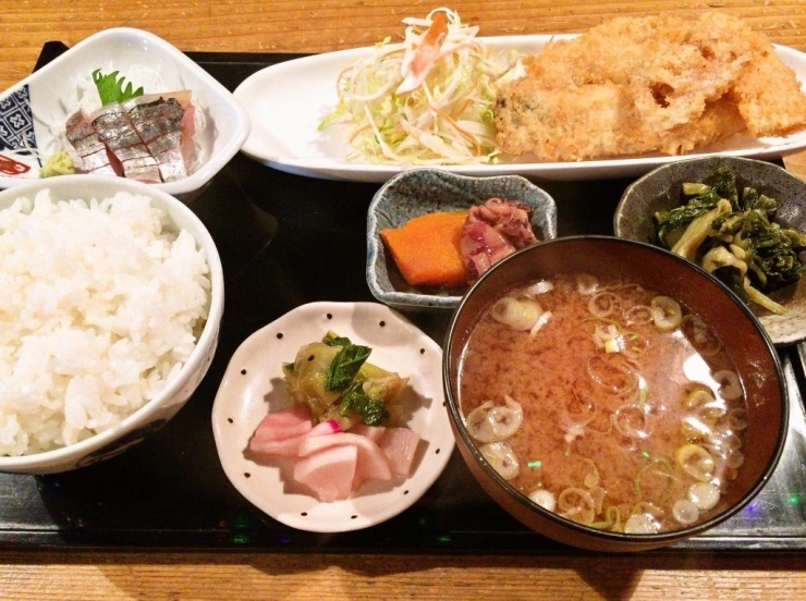 居酒屋 板くら 異空間漂う店内でお得なメニューを楽しめる居酒屋さんでランチ 長岡のおすすめランチ特集 まいぷれ 長岡市