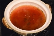 【5】スープの材料を鍋に入れて煮立たせる。