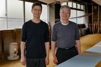 中村博幸さん(右)とご子息で三代目の隆敏さん(左)