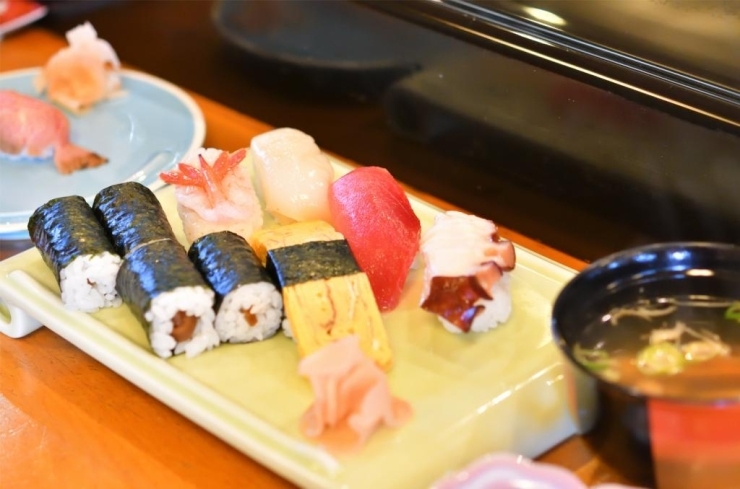『助八寿司』さんのお得な「平日限定ランチ」は、気軽にお店の味を知ってほしいとの思いが込めらています。