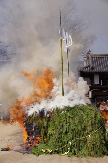 大きくなっていく炎