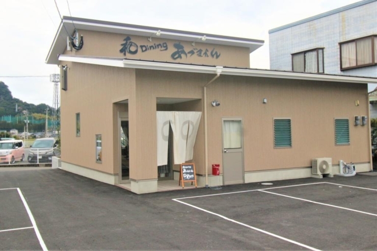 お店の前が駐車場です