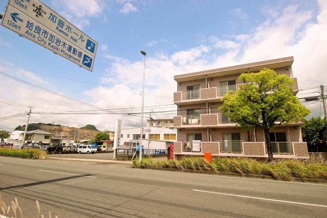 個別指導塾　TeracoyaTIDA（こべつしどうじゅく　てらこや　てぃーだ）外観<br>（写真：茶色いマンション３階向かって左端）