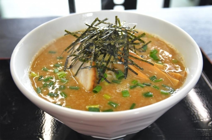 「大蓮ラーメン」は、濃厚とんこつ醤油煮干しだしラーメンだ！