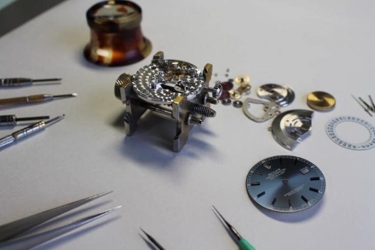 「株式会社テクニカルセンター」時計修理のことなら、一級時計修理技能士のいる当店で！