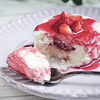 お家でベリーソースをかけてお召し上がりいただけます「幻の「天使のクリームチーズケーキ」期間限定で復活します。フレンチレストランヴィラージュ.アキヨシ/大和高田市」