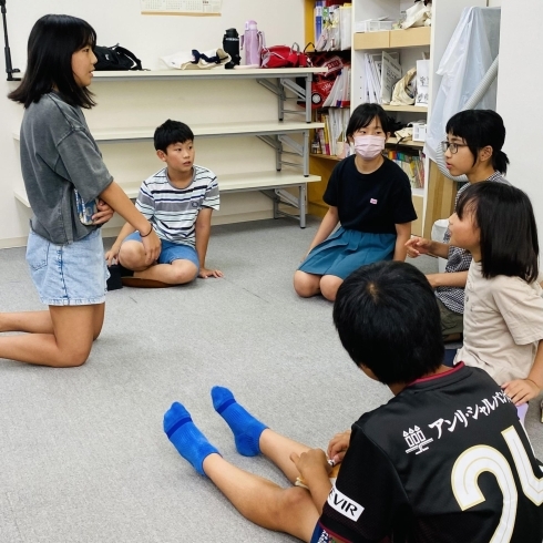 リーダーを中心に自己紹介😊「８月は毎回チーム戦！【学力アップは本学の定着から！がモットーの、学習塾併設英会話教室】」