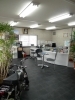 展示場の店内。無料の飲み物やインターネットパソコンも完備。「CAR MECHANIC KYOWA (協和自動車株式会社)」