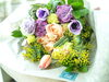 蕾のミモザも入っています。紫と合わせて大人な花束に「3月8日は「ミモザの日」」