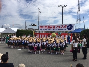 野間幼稚園の合唱・ダンス