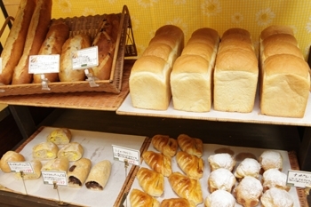 角食　1斤￥330「パン工房 クレール」