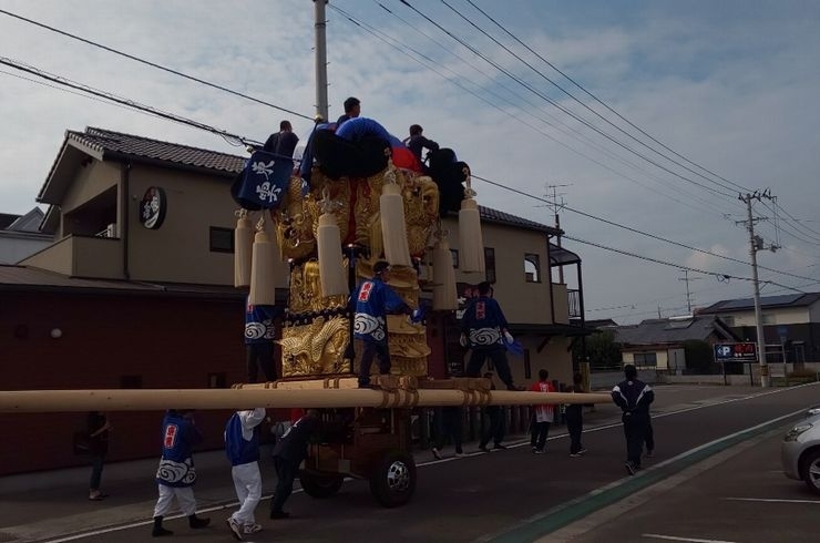 東雲太鼓台　敷島通りへ向かって