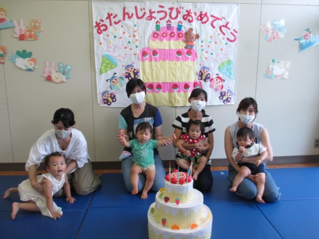 お誕生日おめでとう！！　ママとパチリ！「今日は８月のお誕生会がありました。」