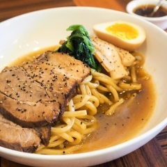 手稲区新発寒【ラーメン＆カフェ　マルタケ】さんの手稲新名物！　極太麺の特製油そば