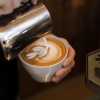 CAFE LATTE  カフェラテ〈HOT/ICED〉