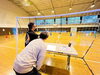 指導員の見本操舵を覗く訓練生「【茨城】【水戸】「二等無人航空機操縦士」-技能訓練-【ドローン】【免許】【資格】」