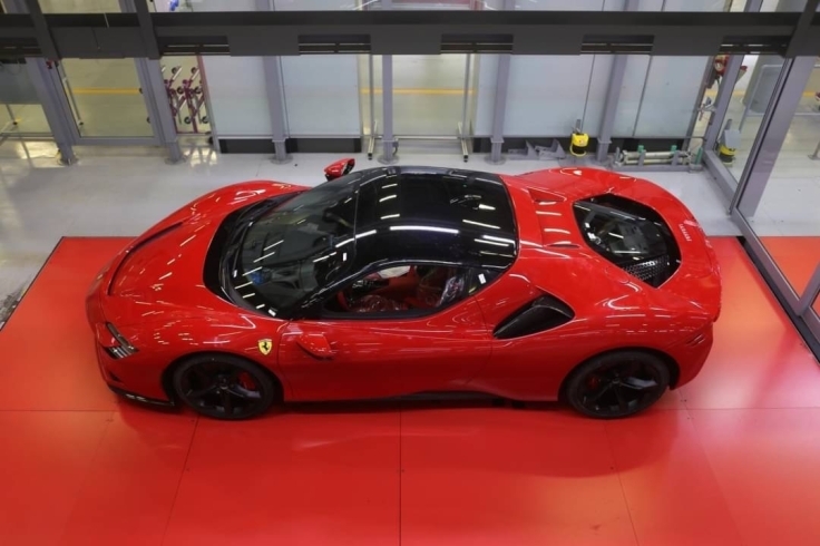 「Ferrari SF90 STRADALEが完成し㊗️ 日本に到着しました(^○^)」
