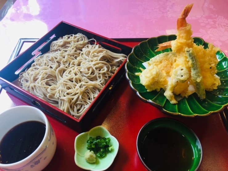 【花菜（はなな）】天ぷらへぎ蕎麦　1,080円（税込）