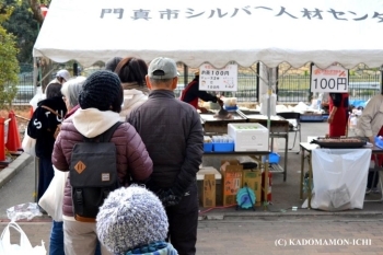 焼きそばも長蛇の列です。<br>【イベントさつき会】