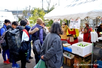 フランクフルトもジュースも大人気です。<br>【イベントさつき会】