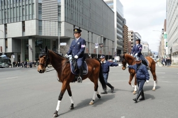 パレードを先導した京都府警察平安騎馬隊