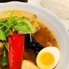 西区西町【札幌スープカレー曼荼羅】さんのパリッと香ばしい「揚げチキンスープカレー」