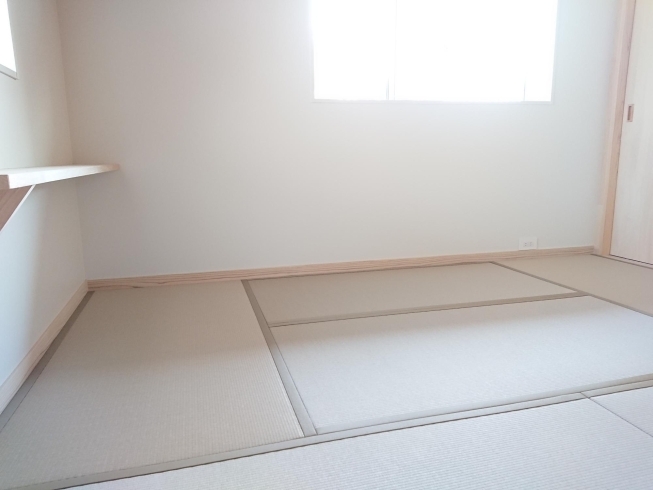 薄い色の縁は部屋が広く感じられます。「和紙の畳おもて★小山畳店」