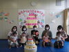 みんなで集合写真もとりました♪「今日はお誕生日会がありました。」
