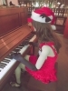 「小さなスタッフ達が店内で隠れる様にクリスマスを彩り始めてます。音楽も♪　  小樽のバー・ハーフトーン」